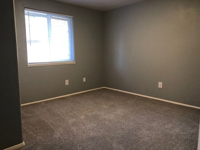 Building Photo - Two Bedroom Four-plex
