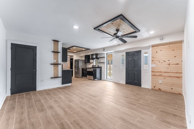 Building Photo - Newly Updated- Ready for you!