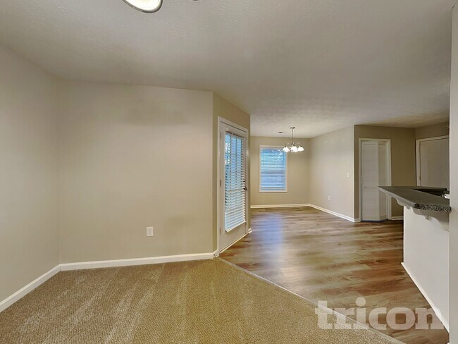 Building Photo - 15 Thrasher Rd