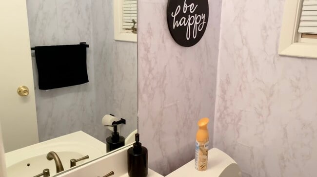 Half bath - 1198 Ranchland Dr