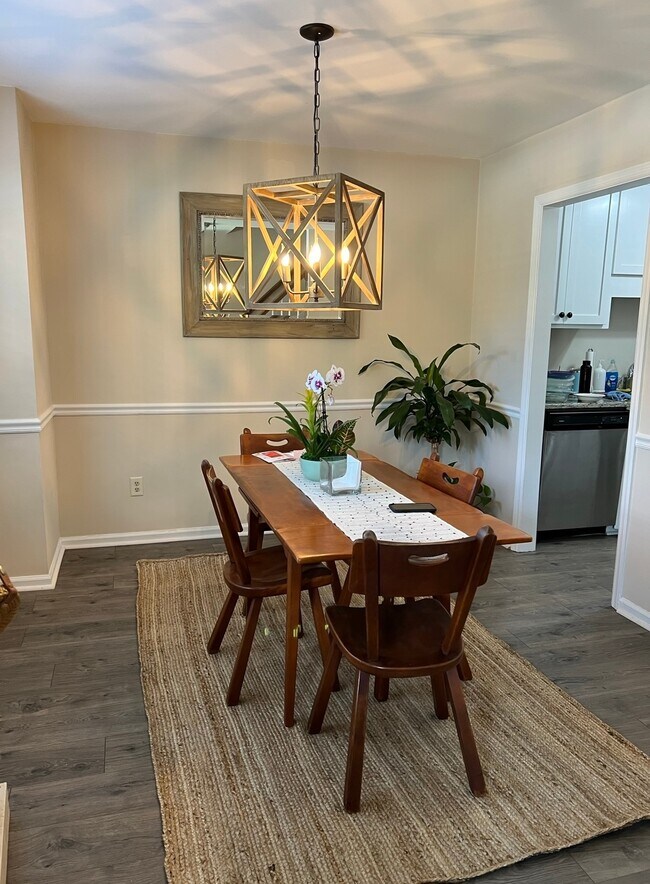 Dining room - 675 Buckhall Ct