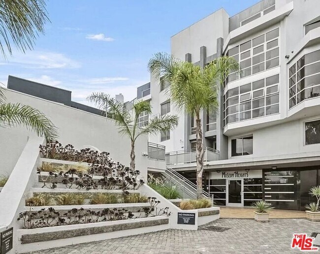 Foto del edificio - 171 N Church Ln