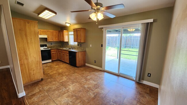 Foto del edificio - 409 Harvest Creek Rd