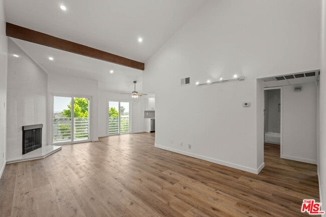 Building Photo - 1515 S Beverly Dr
