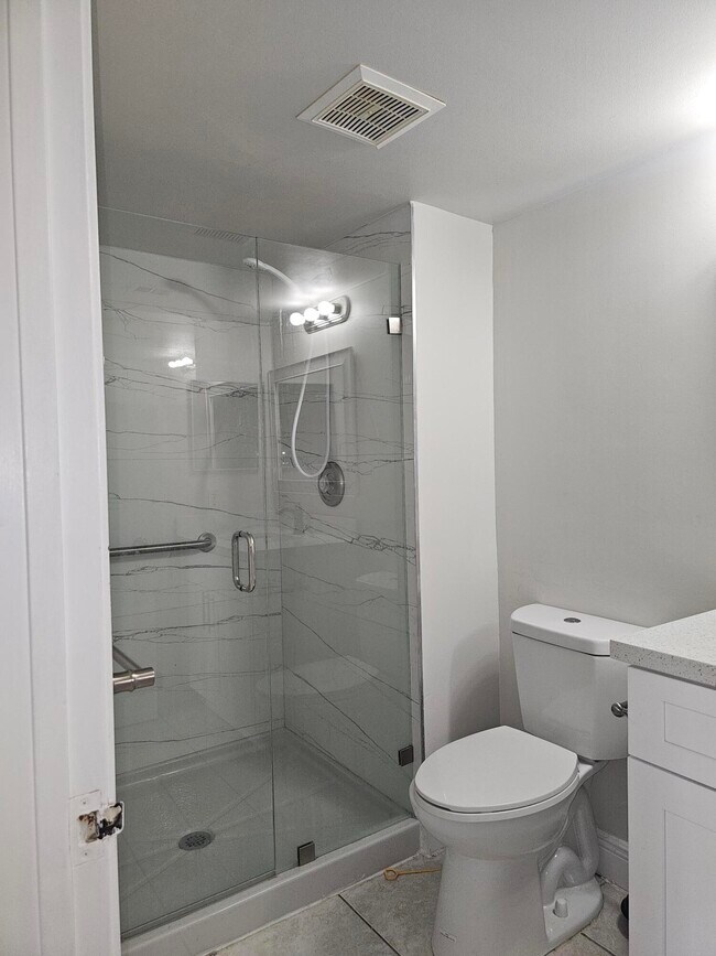 Foto del edificio - 8455 Coral Lake Way