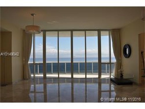 Building Photo - 16001 Collins Ave