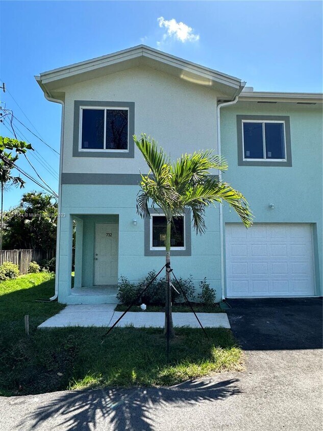 Foto principal - 732 NW 2nd Ave