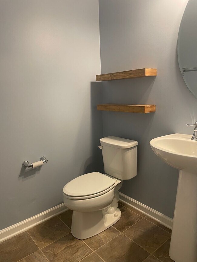 Building Photo - Great home