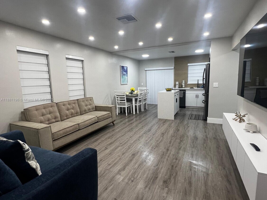Foto principal - 222 SW 8th St