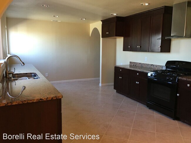 Foto del edificio - 3 br, 2 bath House - 18264 Grandville Ave.
