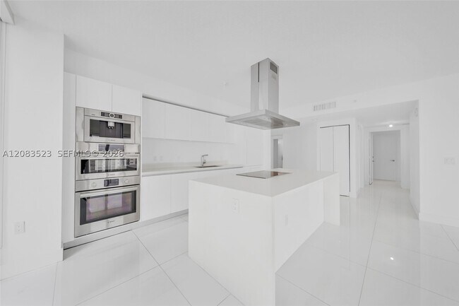 Building Photo - 300 Sunny Isles Blvd