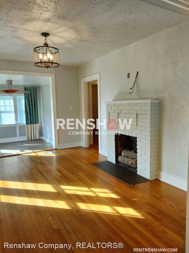 Building Photo - 3 br, 2 bath House - 186 E Poplar Ave