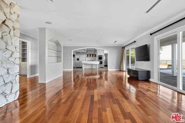 Foto del edificio - 4186 Regal Oak Dr