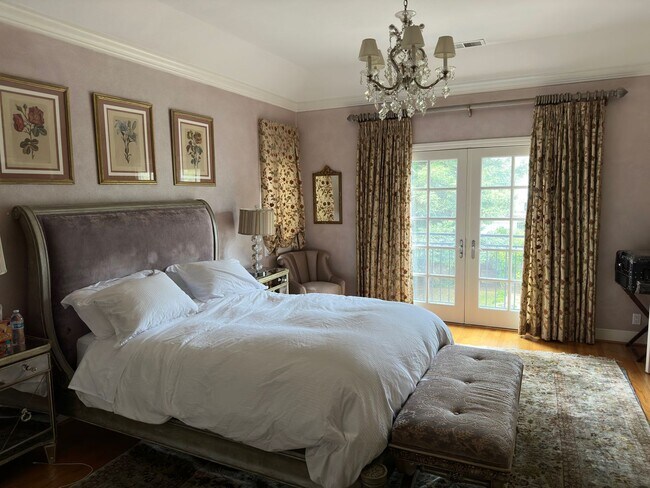 Building Photo - Stunning fully furnished home in prime Pal...