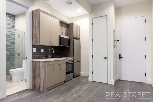 Building Photo - BRAND NEW 2 Bed in Bed Stuy!