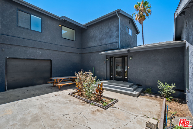 Foto del edificio - 4762 Charters Ave