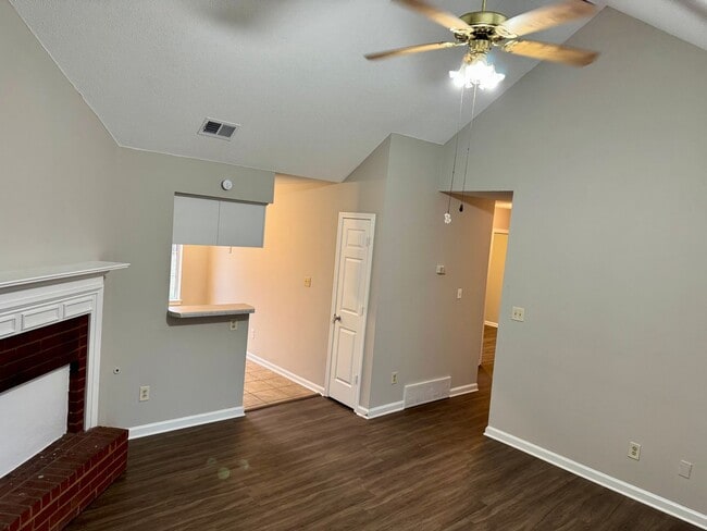 Foto del edificio - 2928 Churchwell Dr