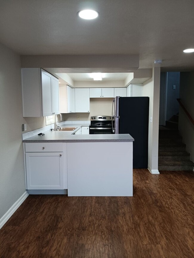 Building Photo - This Charming location Is Ready For You!