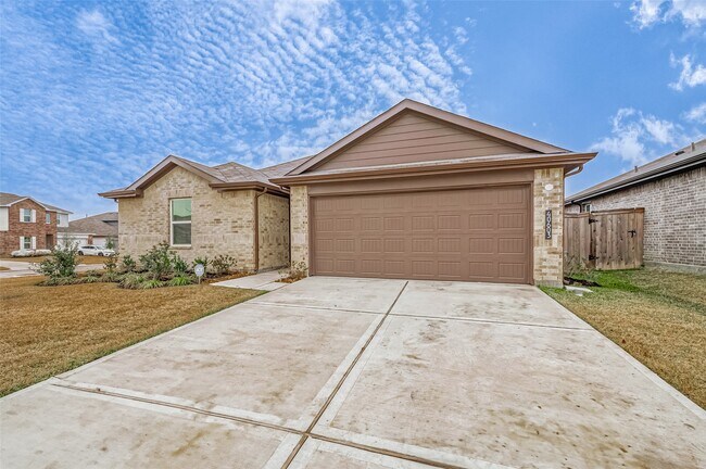 Building Photo - 40603 Pine Spruce Ln