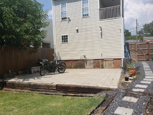 Building Photo - 3309 P St