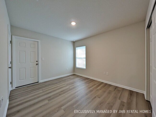 Foto del edificio - 2811 Myrtle Ave N