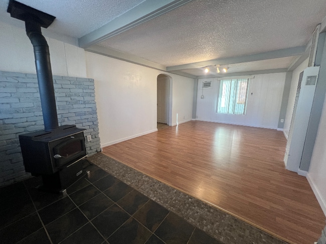 Building Photo - 1674 Laveta St