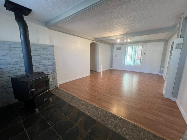 Foto del edificio - 1674 Laveta St