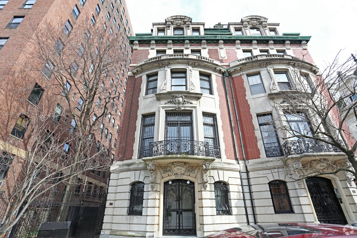 Building Photo - 353 Riverside Dr