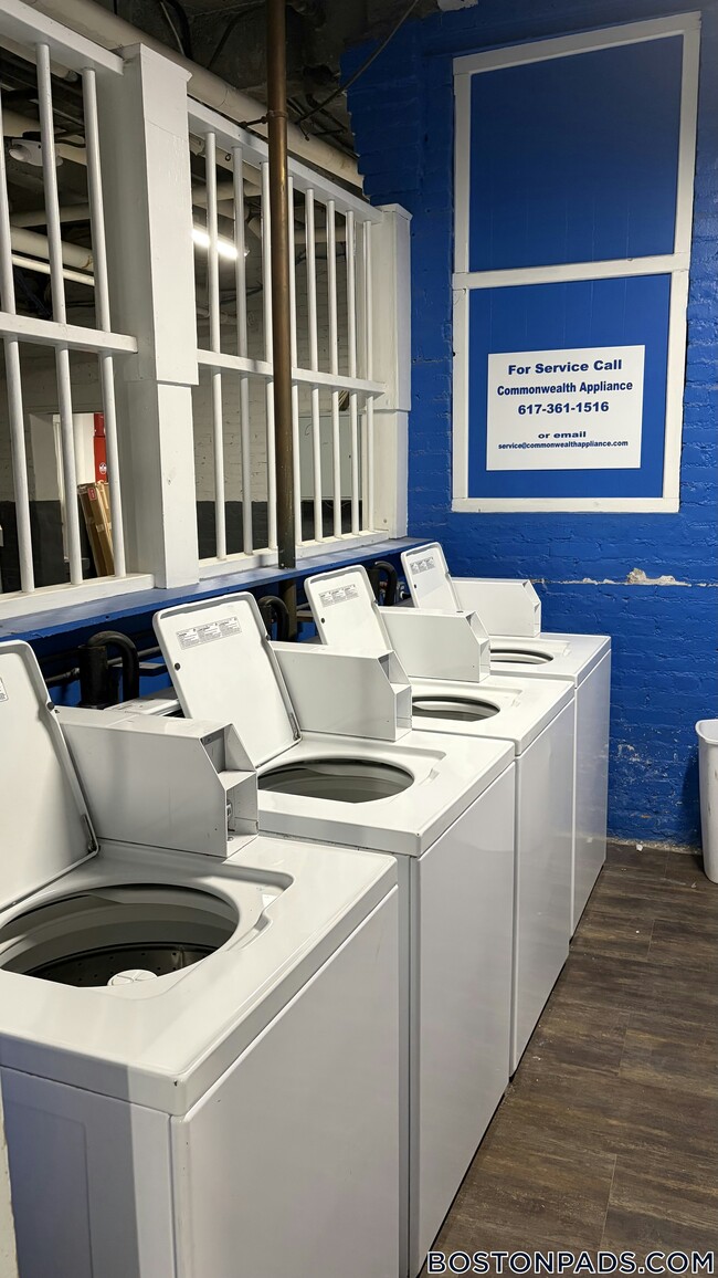 Foto del edificio - 27 Park Dr