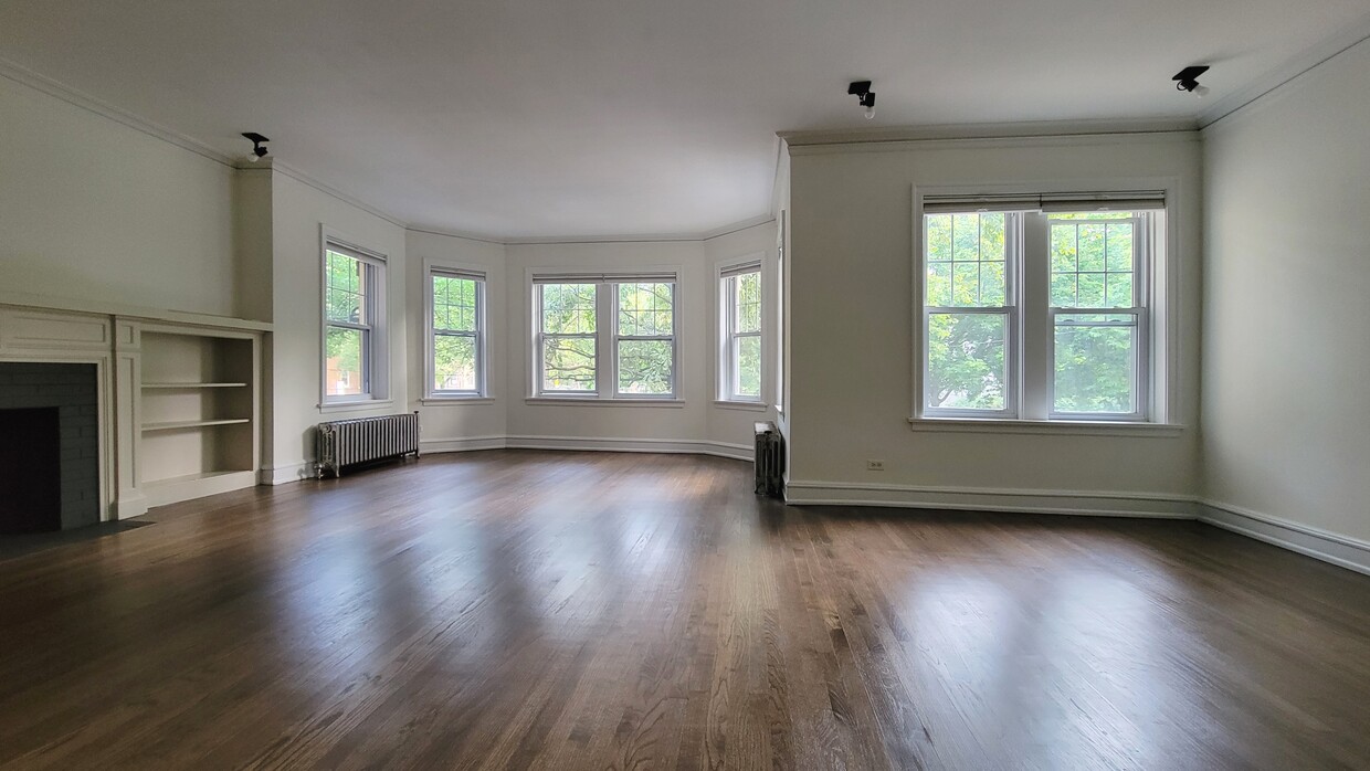 Living Room - 1406 W Thorndale Ave