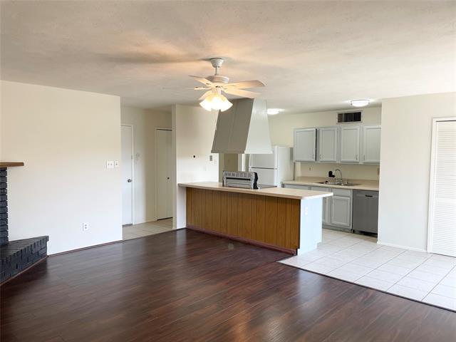 Building Photo - 612 Valley View Dr