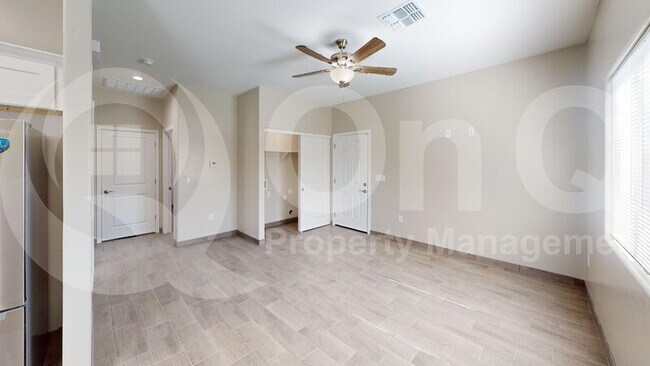 Building Photo - 442 E Wilcox Dr