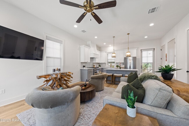 Building Photo - 103 Steiner Oaks