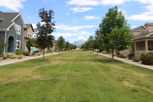 Foto del edificio - Gorgeous 5 Bedroom 3 Bathroom home in Lehi