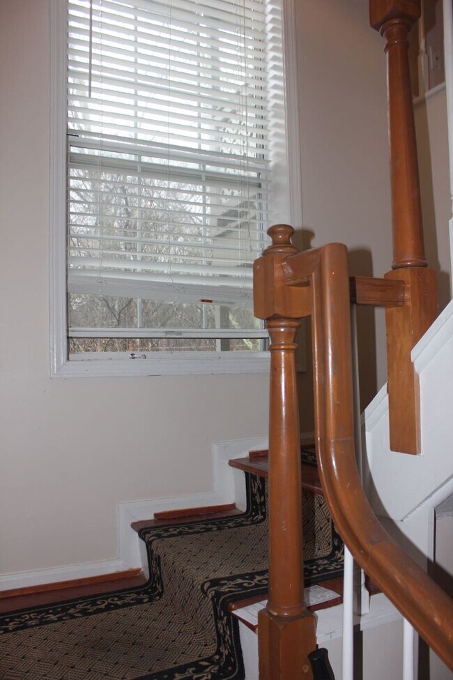 Stairs - 1325 Weatherstone Way NE