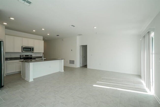 Building Photo - 167 Pershing St