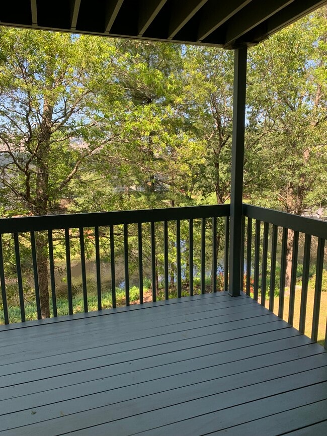 Building Photo - 30 Ledgewood Hills Dr