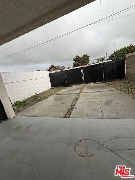 Foto del edificio - 8624 Graham Ave