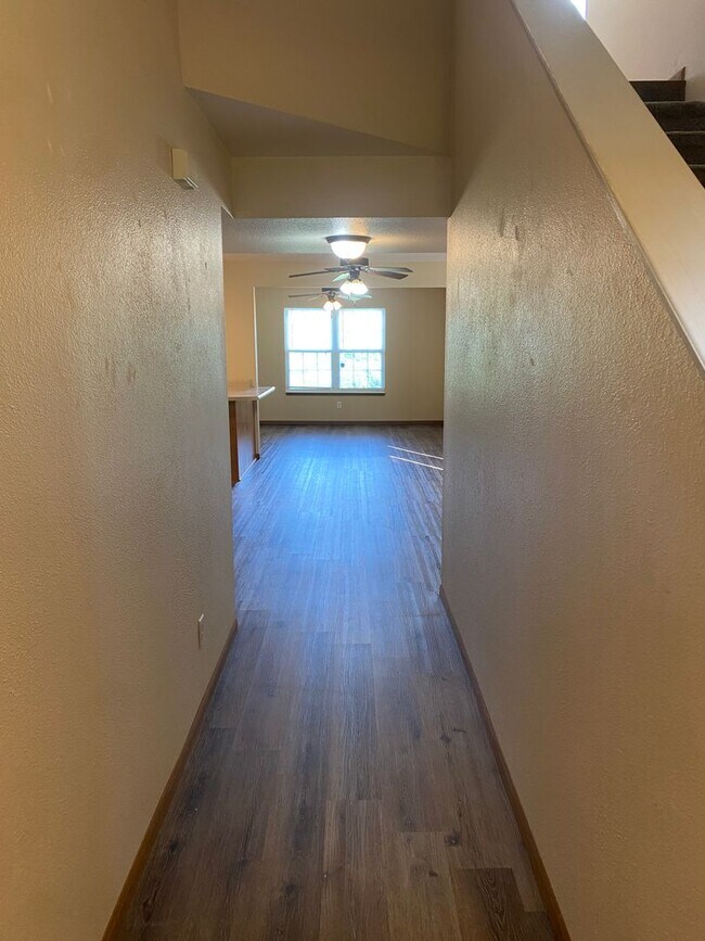 Foto del edificio - 16758 Huntington Ln