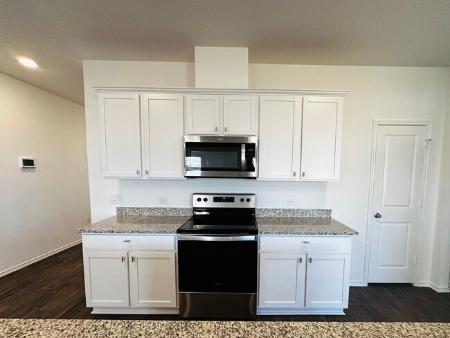 Foto del edificio - NEW CONSTRUCTION 4 Bedroom, 3 Bath Single ...