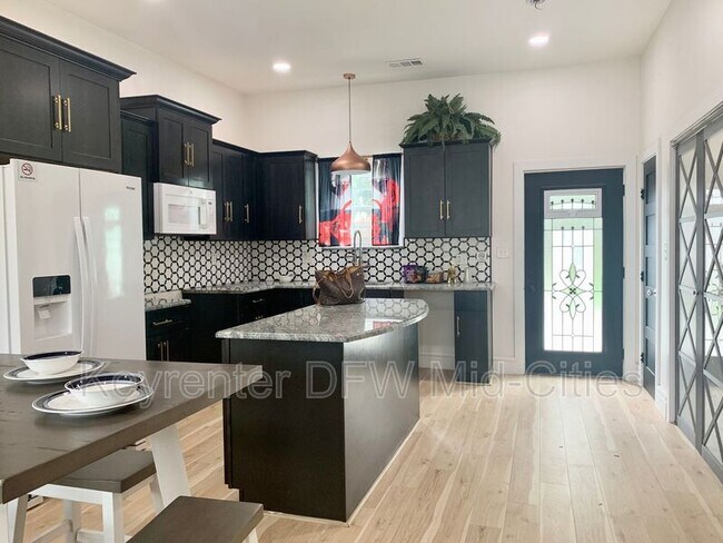 Foto del edificio - 1512 W Twelfth St