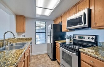 Building Photo - 14924 Avenida Venusto
