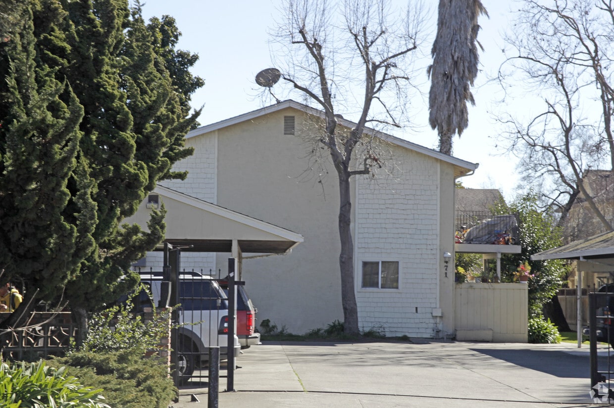 Primary Photo - 471 Laurel Ave
