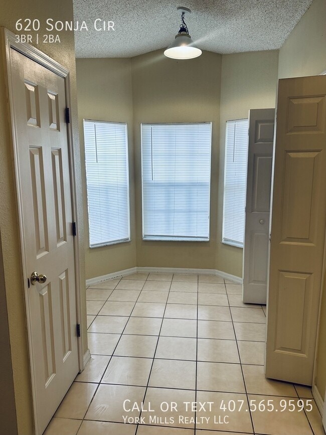 Foto del edificio - 620 Sonja Cir