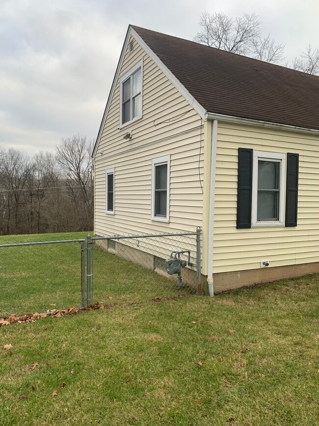 Building Photo - 1556 Thames Dr