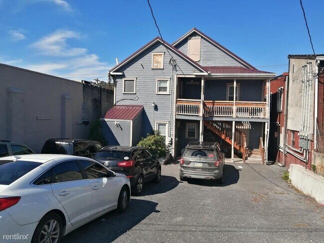 Foto del edificio - 8 br, 0.5 bath House - 410 Virginia Avenue