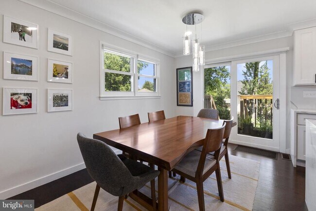 Foto del edificio - 8114 Drayton Ln