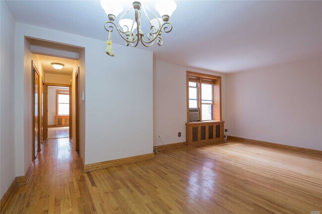 Foto del edificio - 102-21-102-63 63rd Rd