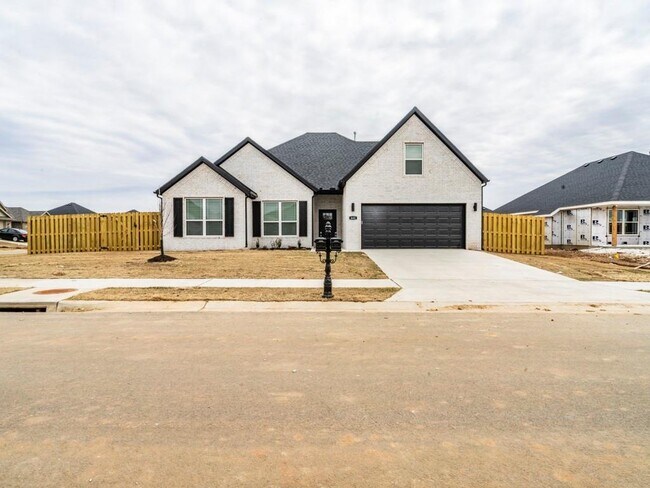 Building Photo - 441 Willow Dr