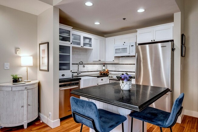 Building Photo - Historic Queen Anne Studio | Space Needle Views + Reserved Parking + W/S/G Incl
